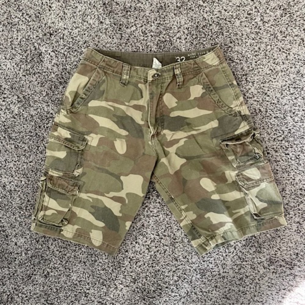 Marc Ecko Cargo Shorts Size 32